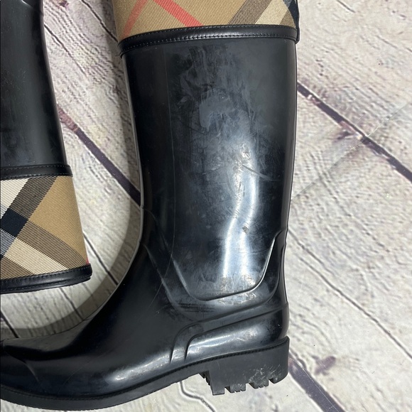 Burberry Crosshill Tall Rain Boots – House Check Plaid - Picture 6 of 16